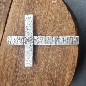 Stunning silver cross pendant‎